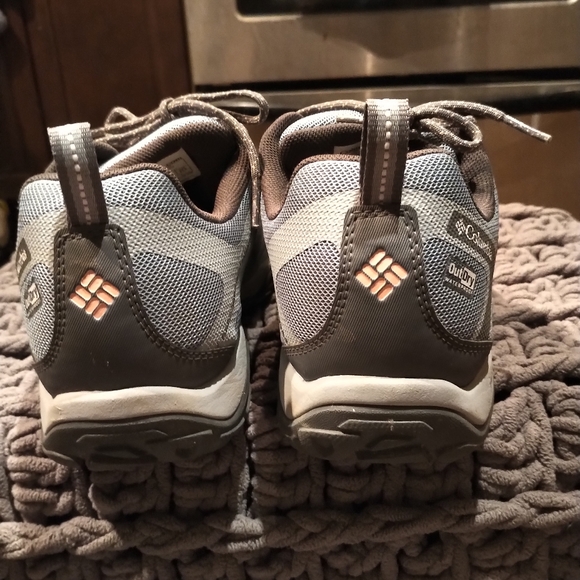 Columbia ALL-TERRAIN hiking shoes-EUC - Picture 8 of 9